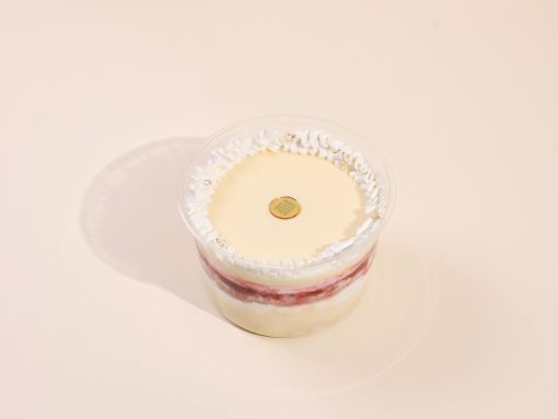 قطعة من ترايفل فكتوريا كاسترد Vectoria Custard Trifal Slice