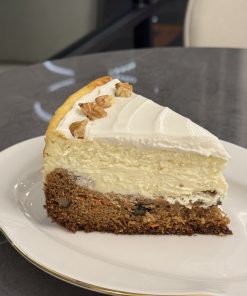 قطعة جيزكيك الجزر  carrot cheesecake slice