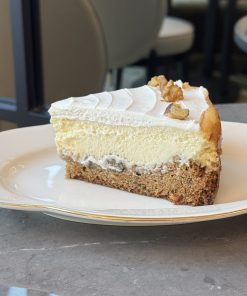 قطعة جيزكيك الجزر  carrot cheesecake slice