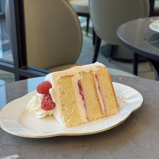 قطعة من كيك التوت البري Raspberry Cake Slice