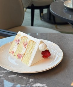 قطعة من كعكة الفراولة Stawberry Cake Slice