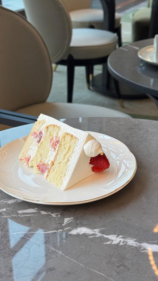 قطعة من كعكة الفراولة Stawberry Cake Slice